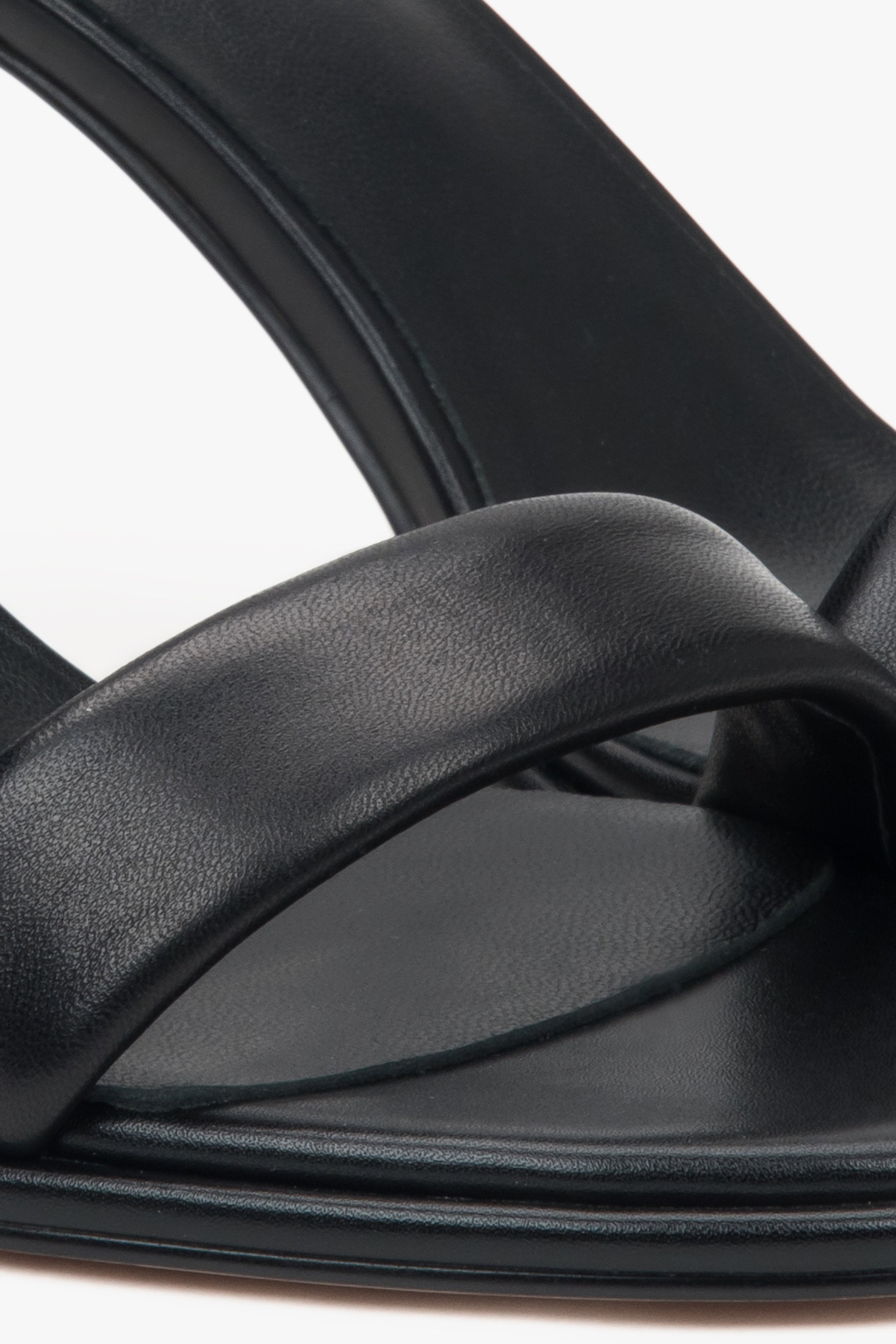 Black leather women's sandals by Estro - details.