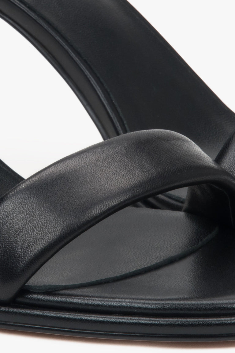 Black leather women's sandals by Estro - details.