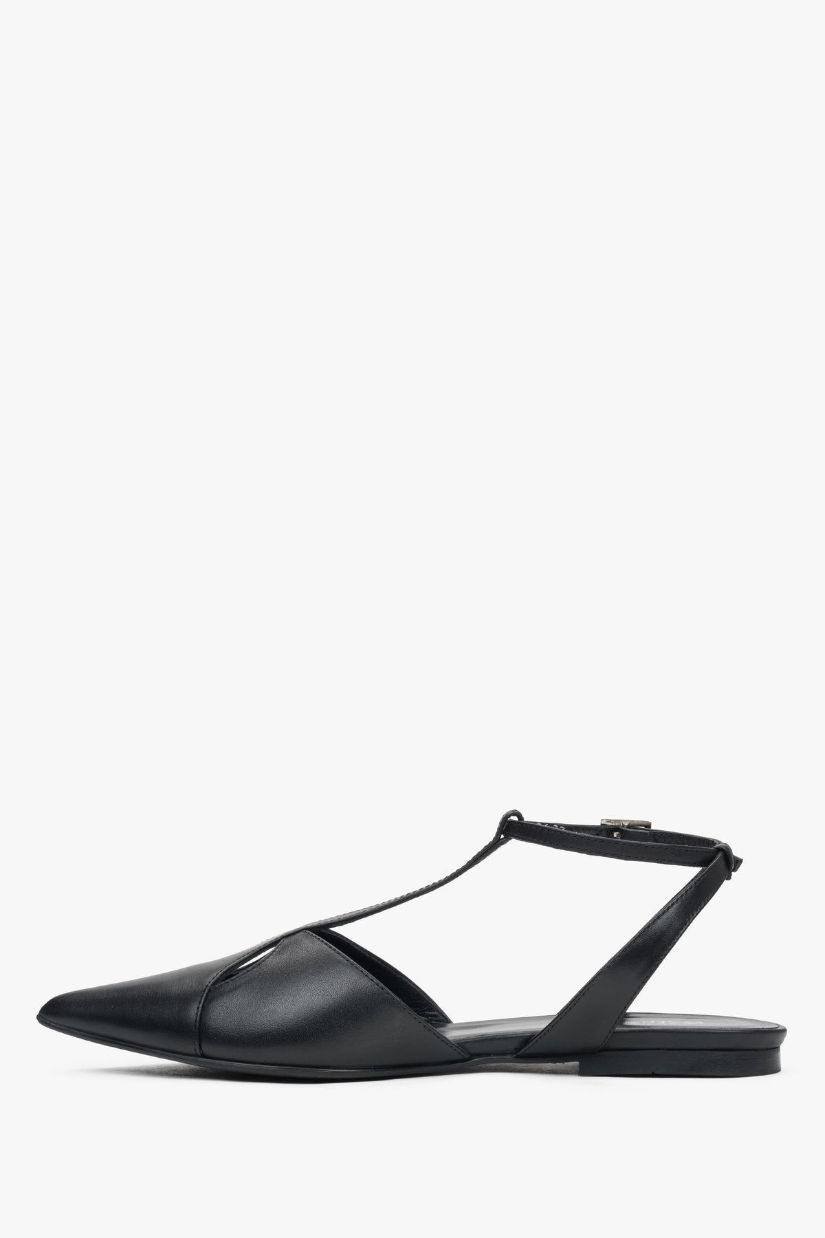 Stylish black women's sandals by Estro, crafted from high-quality natural leather, featuring a trendy pointed toe.