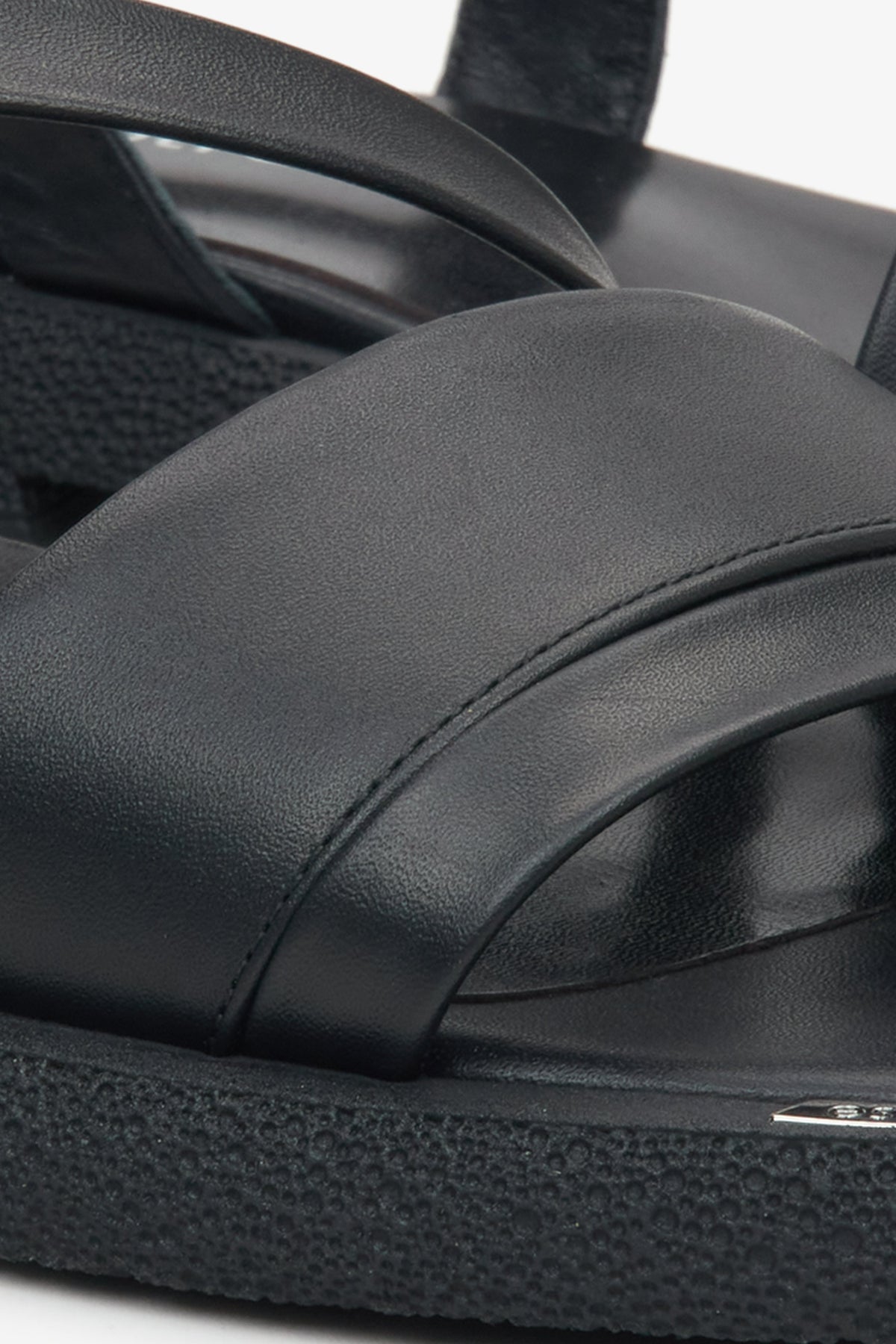 Black women's sandals by Estro – a combination of natural leather, close-up of the details.
