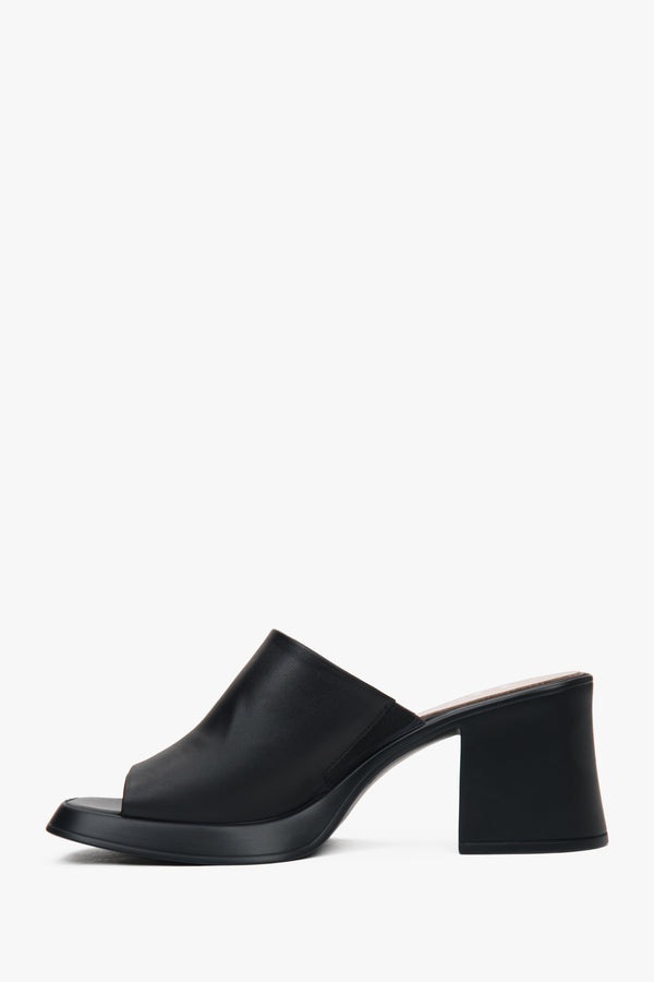 Stylish black women's mules by Estro, made of high-quality natural leather and set on a stable block heel.