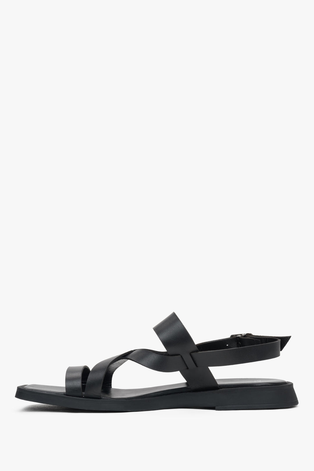 Delicate black women's sandals by Estro, made of high-quality natural leather and composed of thin straps.