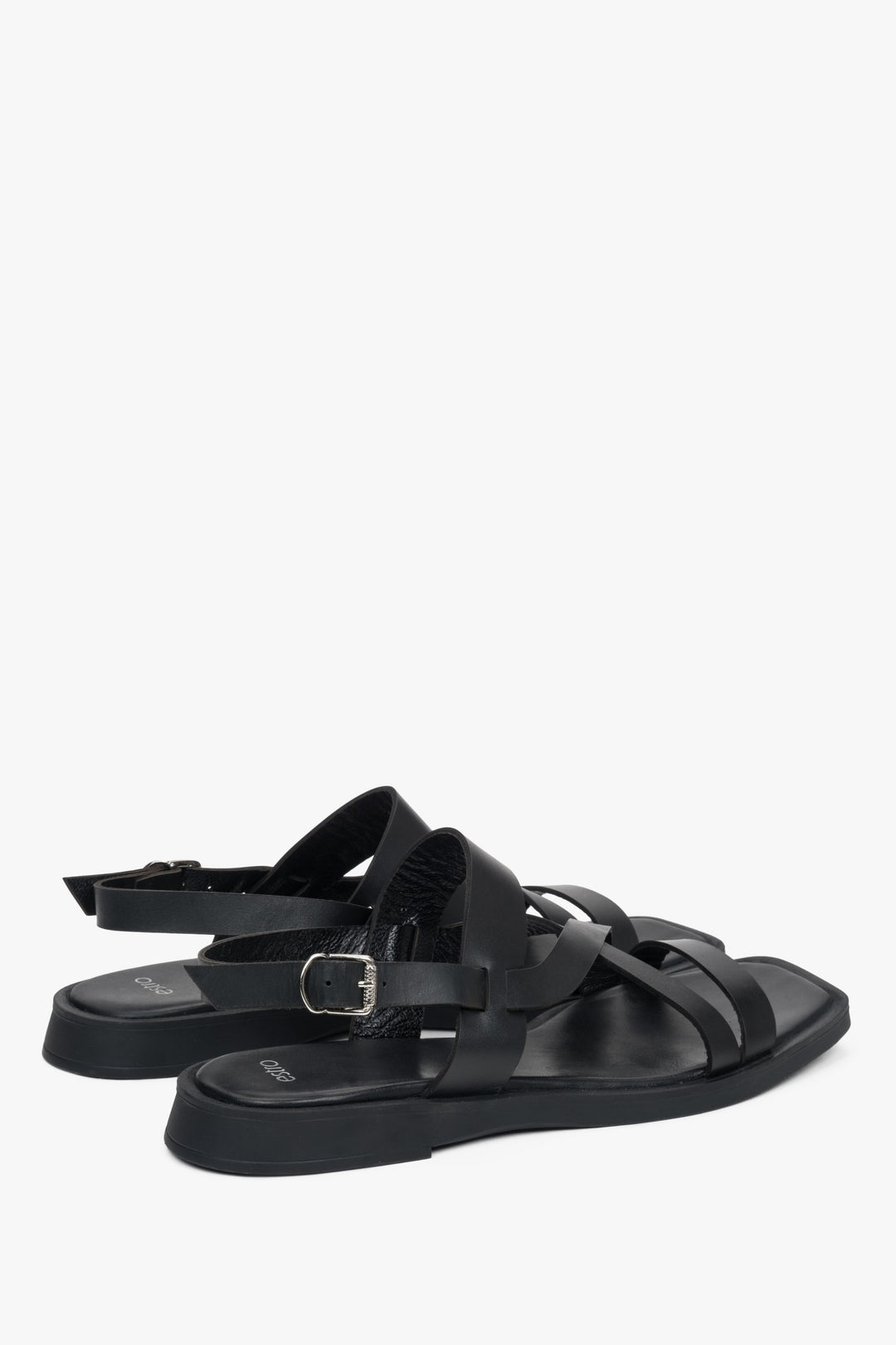 Stylish black women's sandals by Estro, made of natural leather and distinguished by delicate, thin straps.