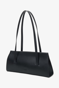 Stylish black women's handbag by Estro, made of natural leather and equipped with long handles for shoulder wear.