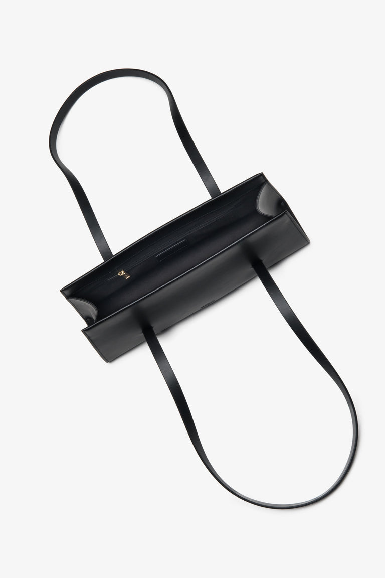 Practical and stylish black women's handbag by Estro, made of natural leather and featuring long handles for easy shoulder wear.