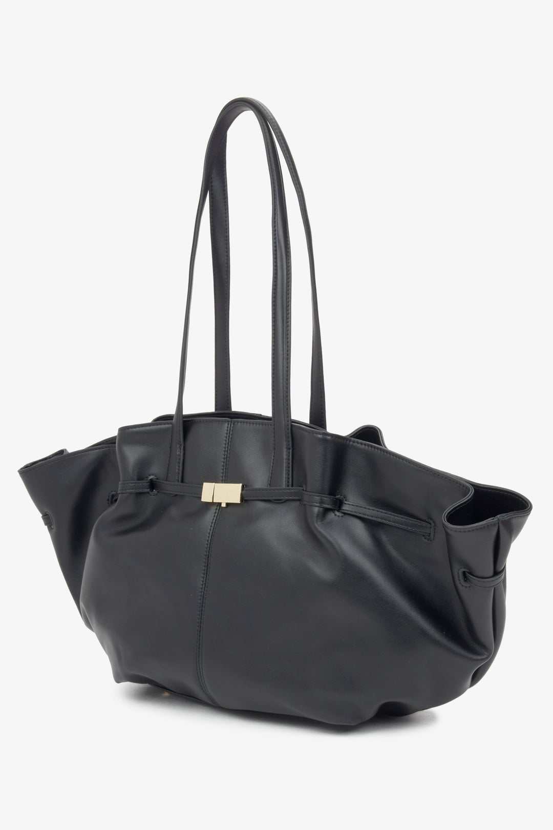 Black leather shoulder bag, Estro ER00116612 model, with long handles.