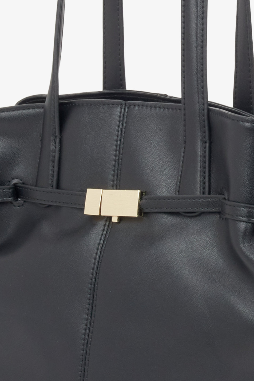 Black leather women's bag Estro ER00116612, designed with long handles for shoulder wear - details.