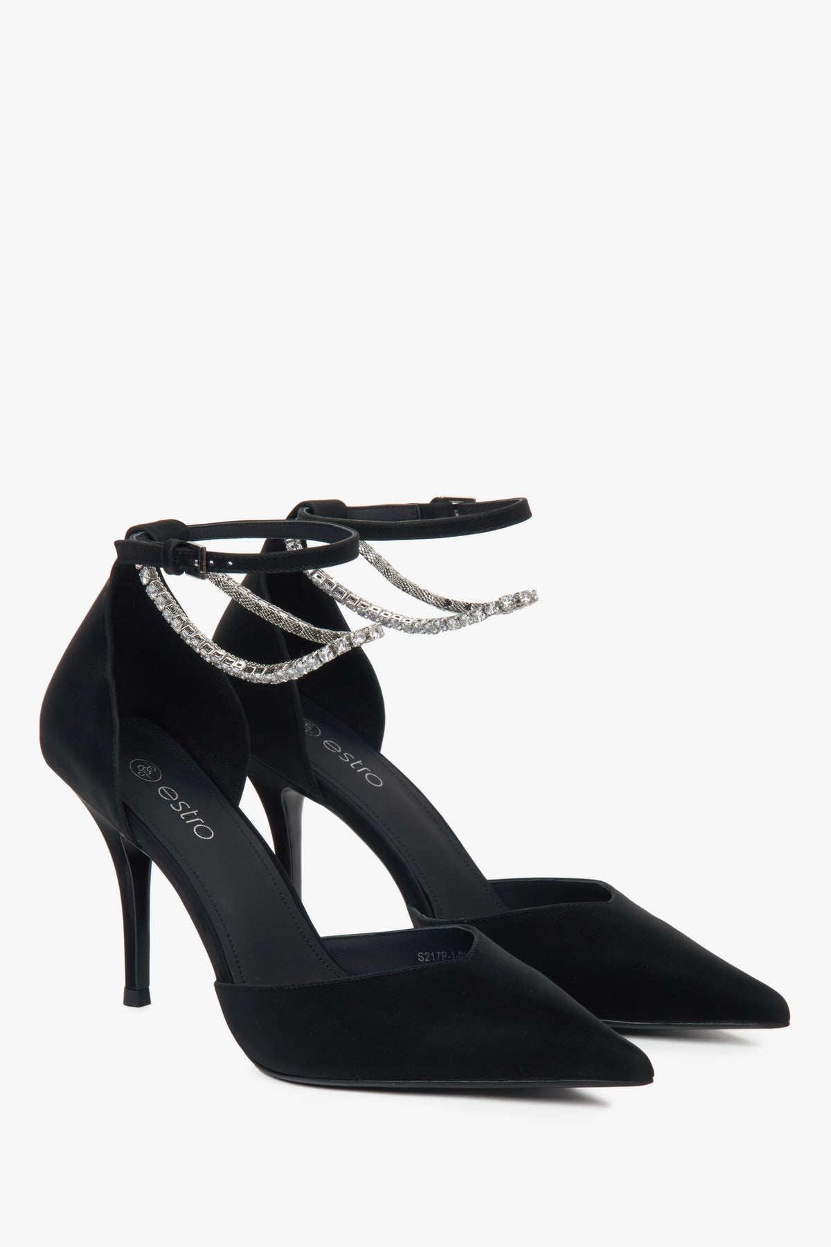 Elegant black women's pumps made of textured leather.