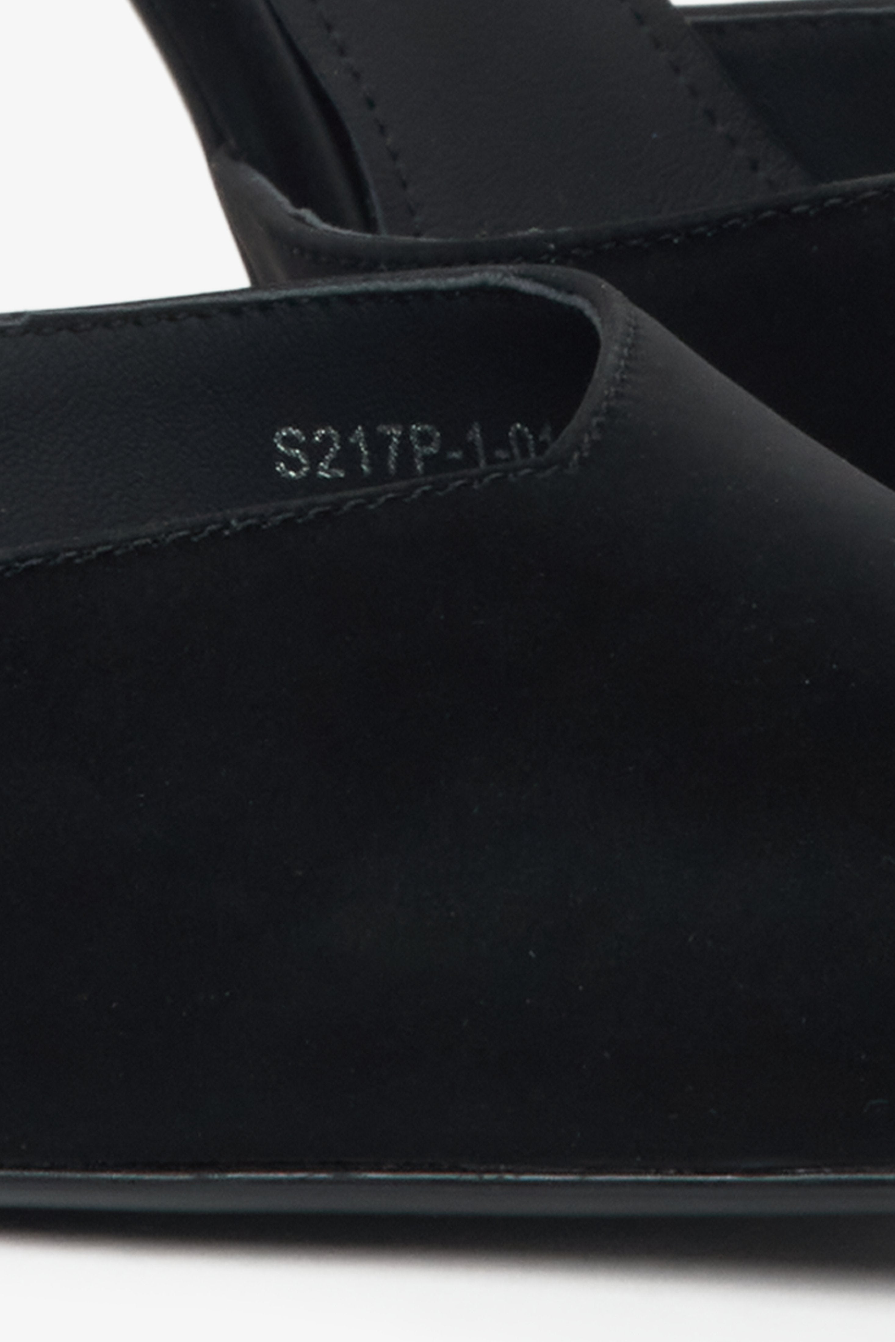 Black pumps on a heel by Estro with crystals and textured finish – close-up of the details.
