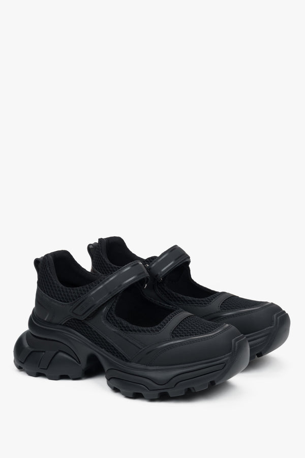 Modern black ES8 women's sneakers with a sandal design, made of leather and breathable fabrics — perfect for warmer days and summer outfits.