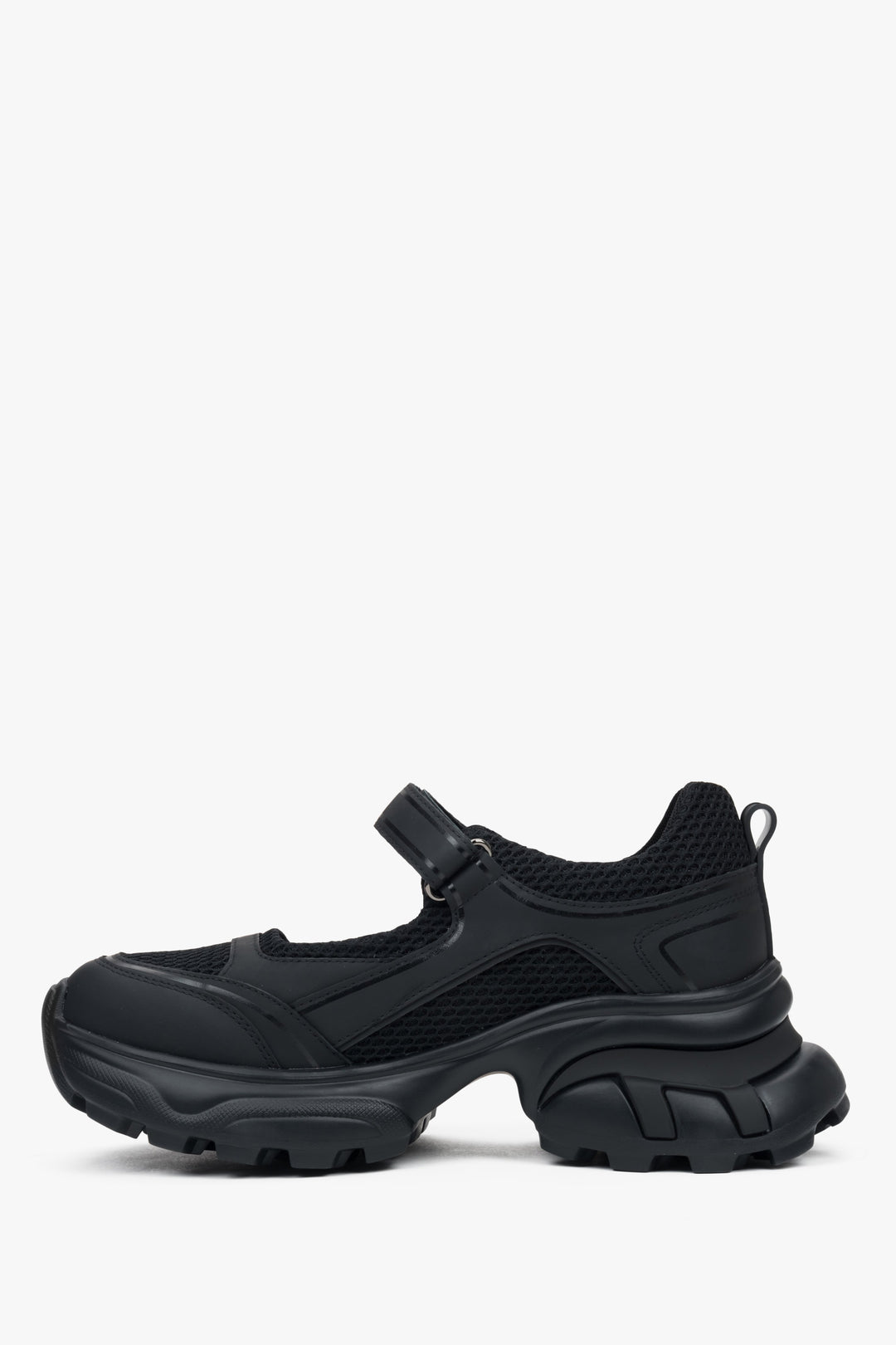 Black ES8 women's sneakers — combining the breathability of sandals with subtle design, made of leather and breathable textiles.