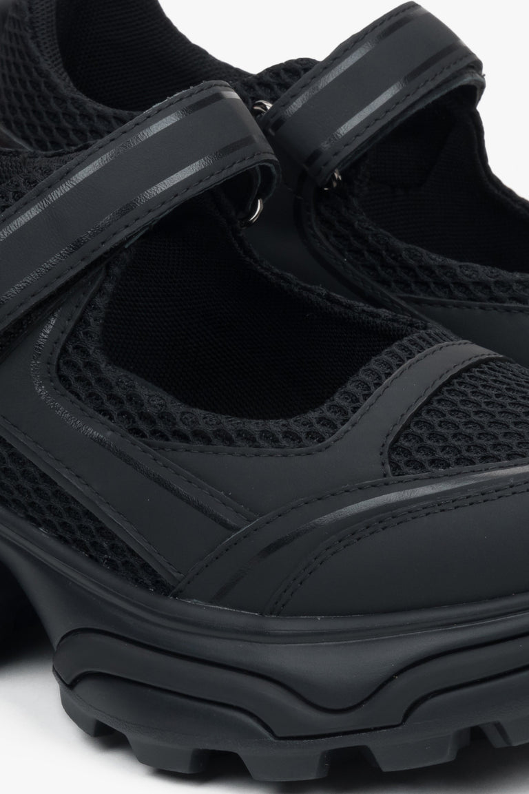 Black ES8 women's sneakers with a sandal-style cut, made of leather and breathable textiles – close-up of the details.