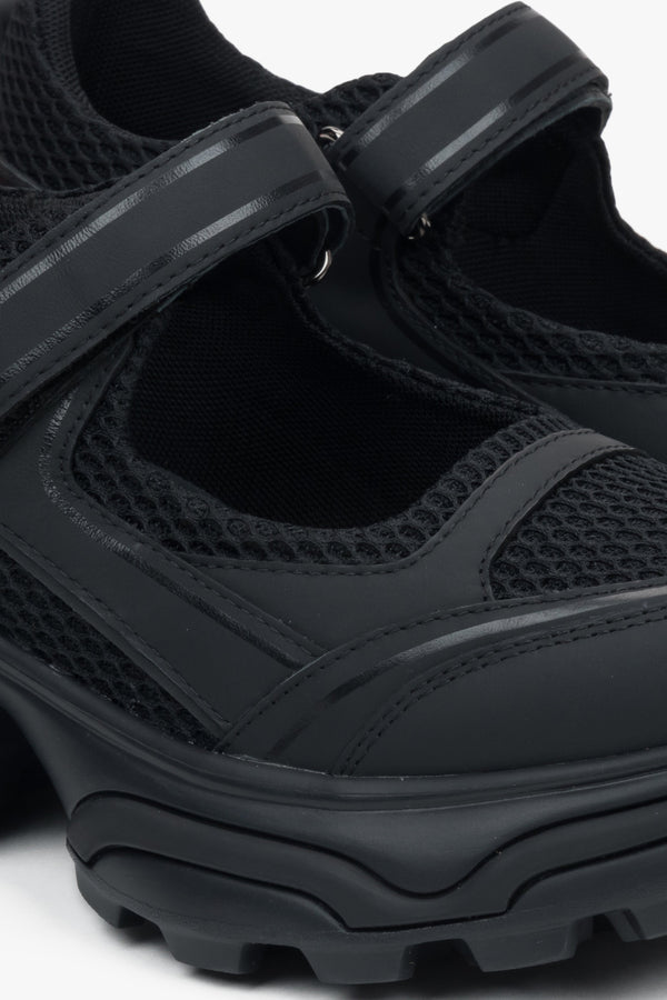 Black ES8 women's sneakers with a sandal-style cut, made of leather and breathable textiles – close-up of the details.