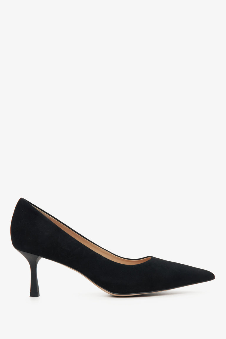 Women's Black Velour Pumps with a Low Heel Estro ER00114629.