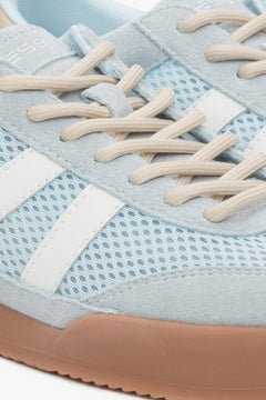 Women's sneakers made of mesh and velour in blue – close-up of the details.