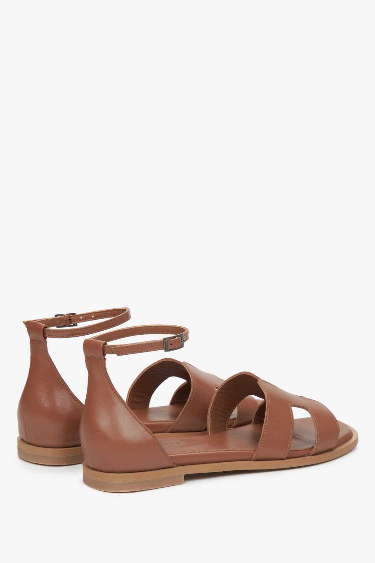 Women's brown leather sandals by Estro - close-up on the side line and heel counter.