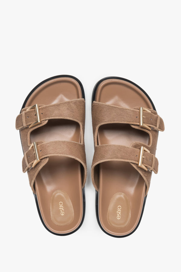 Practical brown women's slides by Estro made of natural leather.