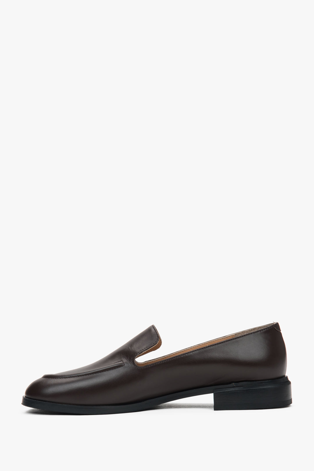 Stylish dark brown women's loafers by Estro, crafted from durable natural leather in a classic design.