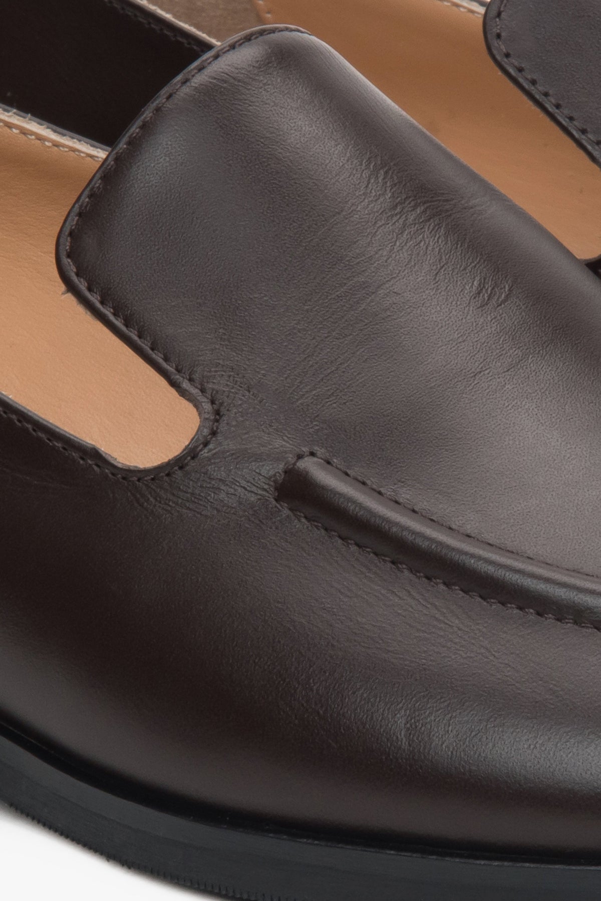 Dark brown leather women’s loafers by Estro – details.