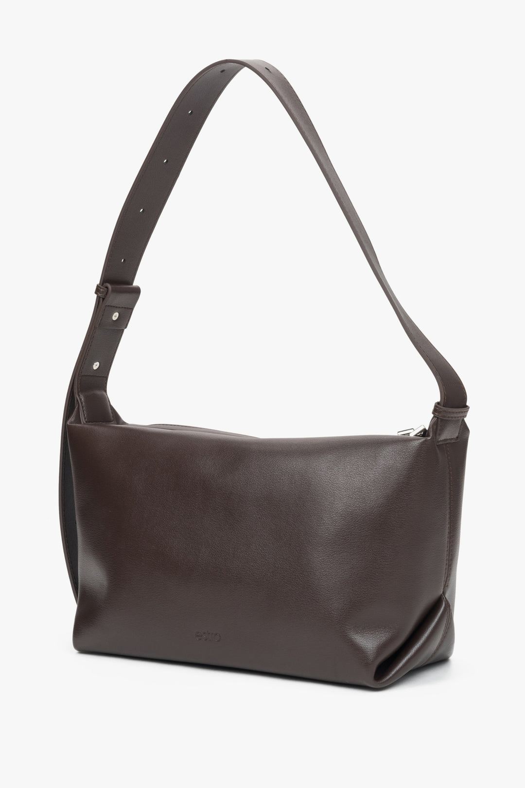 Compact dark brown messenger bag Estro made of natural leather, perfect for shoulder wear.