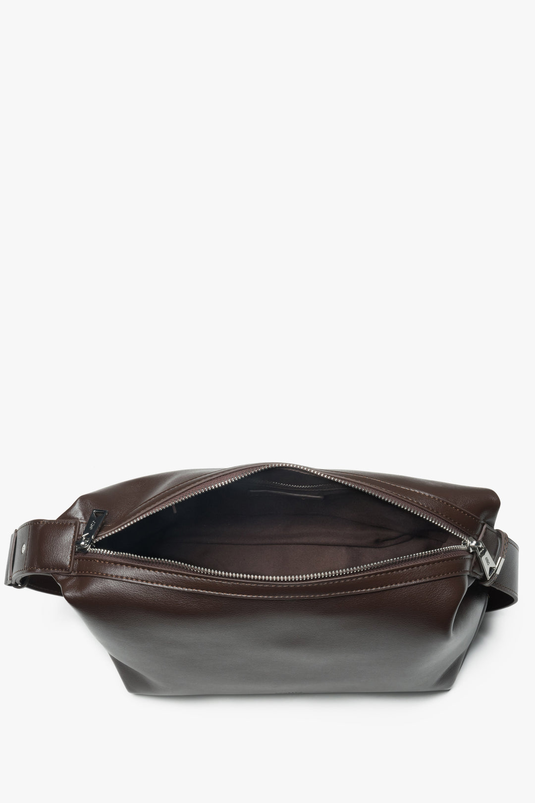 Handy dark brown women's messenger bag Estro, made of high-quality natural leather, designed for shoulder wear – interior view.