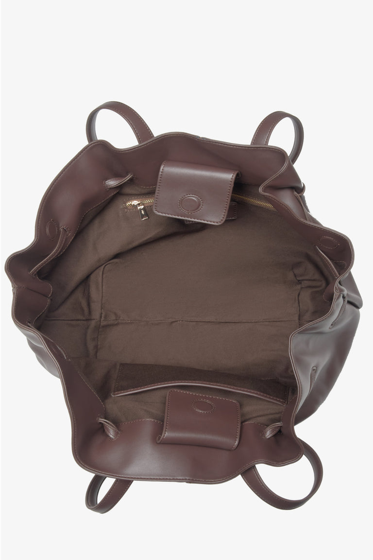 Elegant shoulder bag Estro ER00116611 in dark brown leather, featuring long handles – interior.