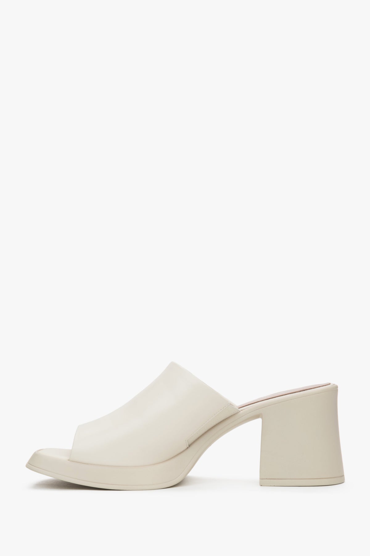 Stylish light beige women's mules by Estro, made of high-quality natural leather and set on a stable block heel.
