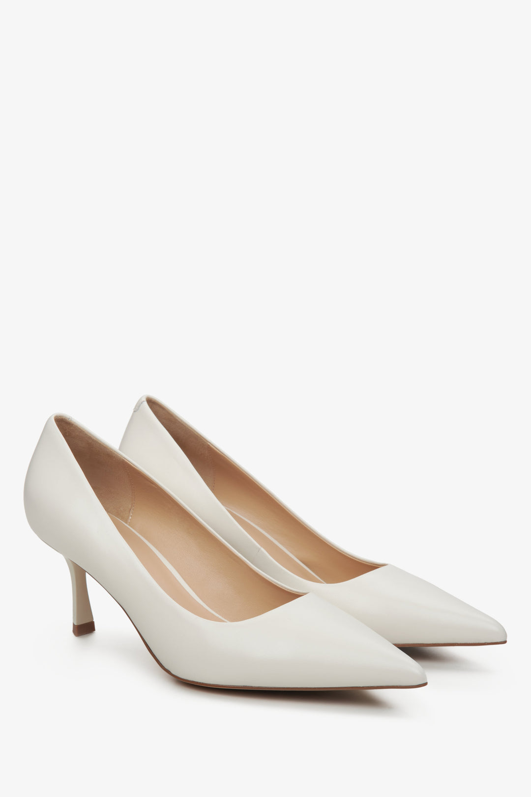 Women's Light Beige Leather Pumps with a Low Heel Estro ER00114628.