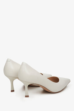 Elegant light beige leather pumps with a low heel – close-up of the heel counter.