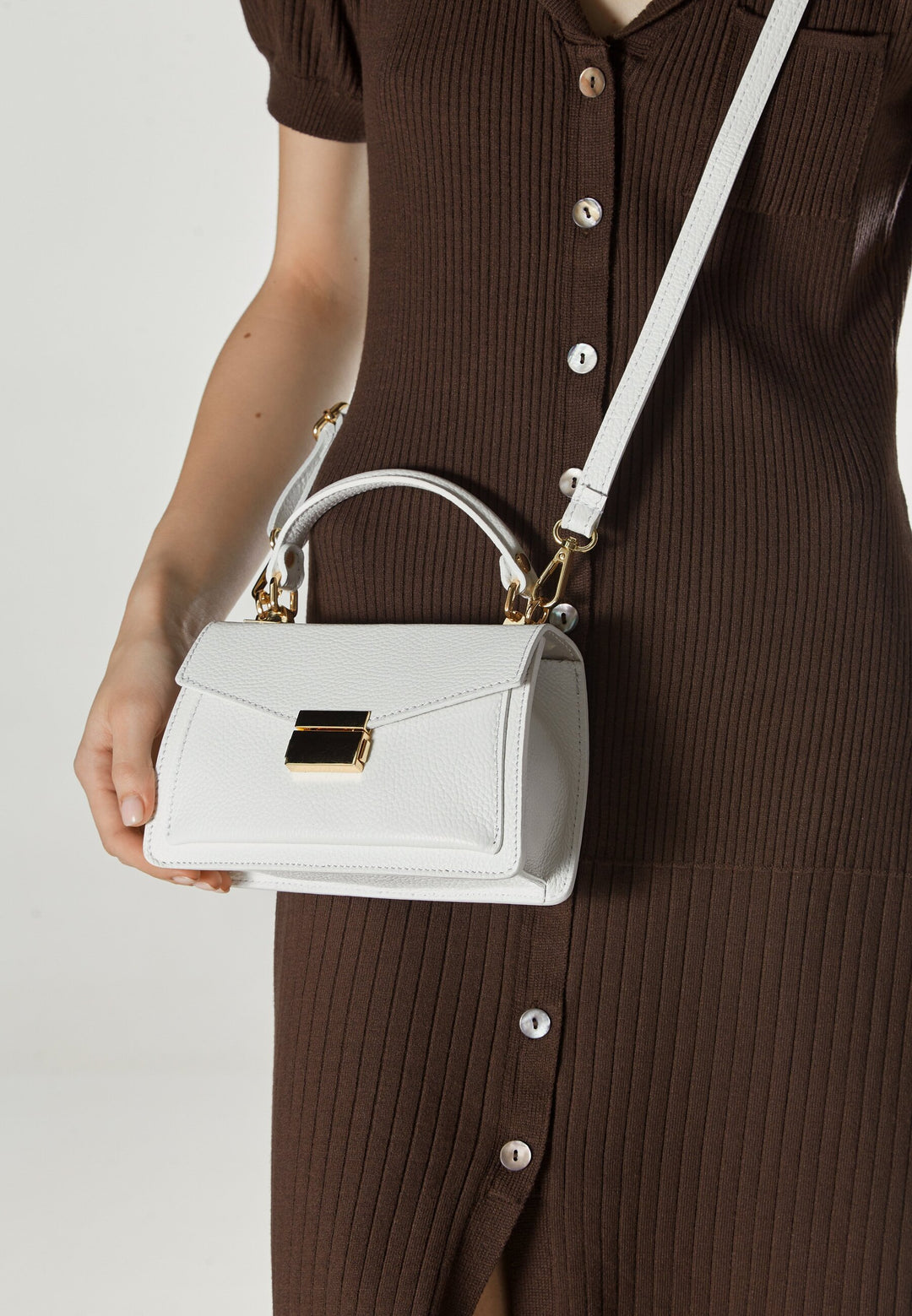 Women's small white handbag made of premium Italian genuine leather by Estro  – presented on a model.