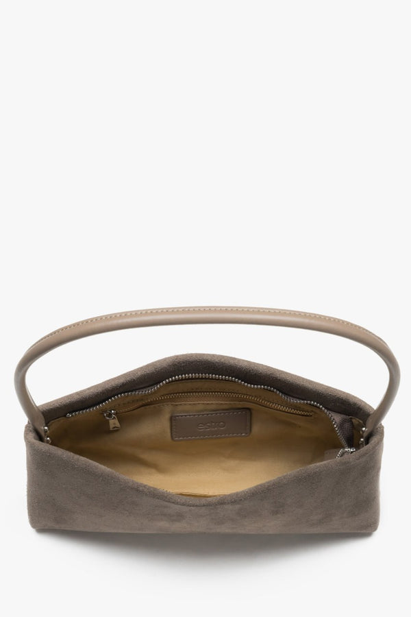 Women's bag by Estro, made of natural velour in a taupe shade, perfect for wearing on the shoulder.