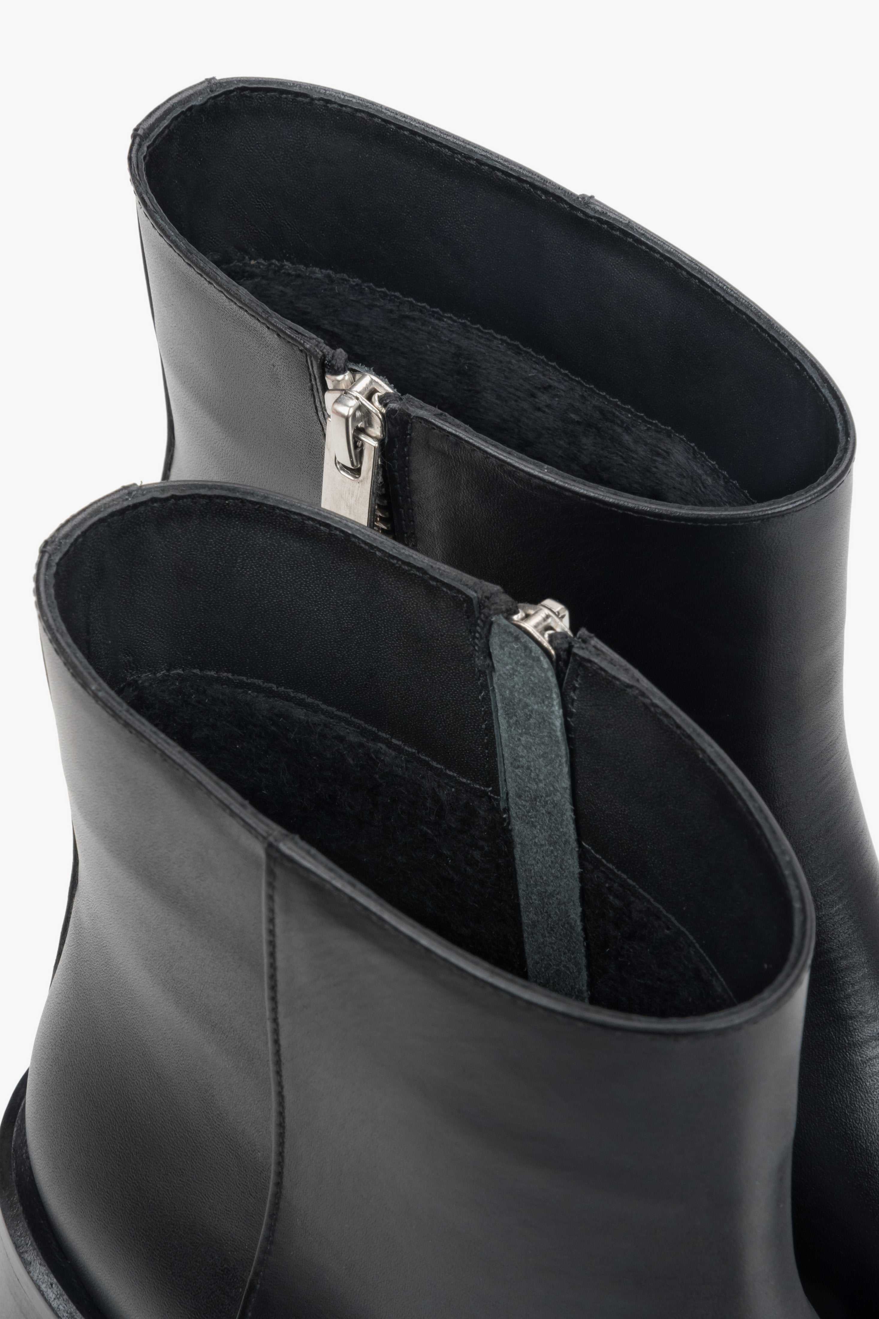 In genuine leather and with decorative buckle: black 2-in-1 ankle and knee-high boots Estro.
