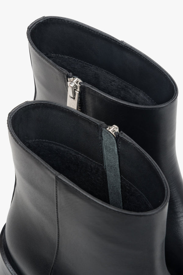 In genuine leather and with decorative buckle: black 2-in-1 ankle and knee-high boots Estro.