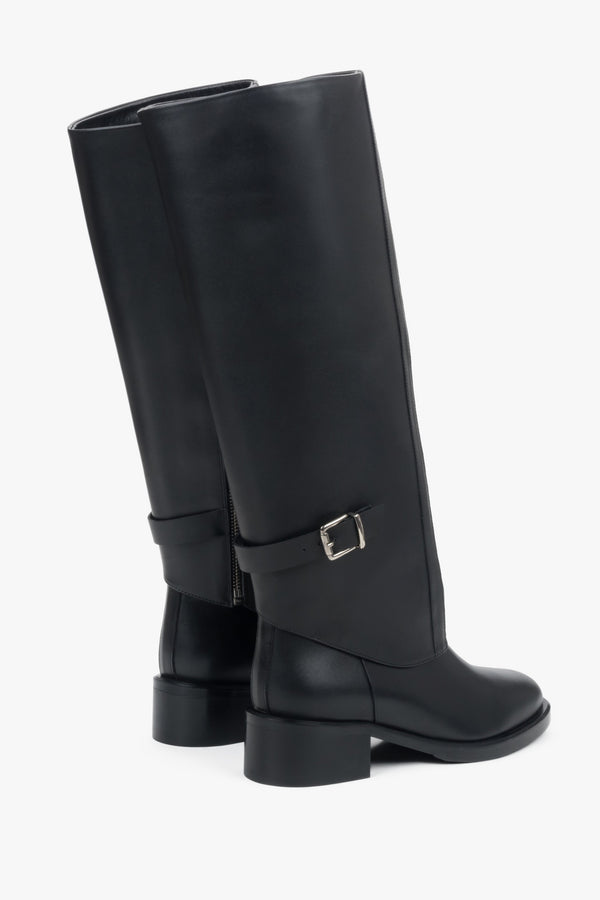 2-in-1 boots by Estro, black, in genuine leather, with decorative buckle.