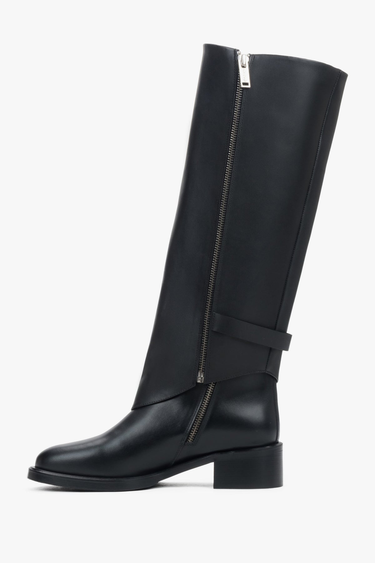 2-in-1: black ankle and knee-high boots Estro in genuine leather with decorative buckle.