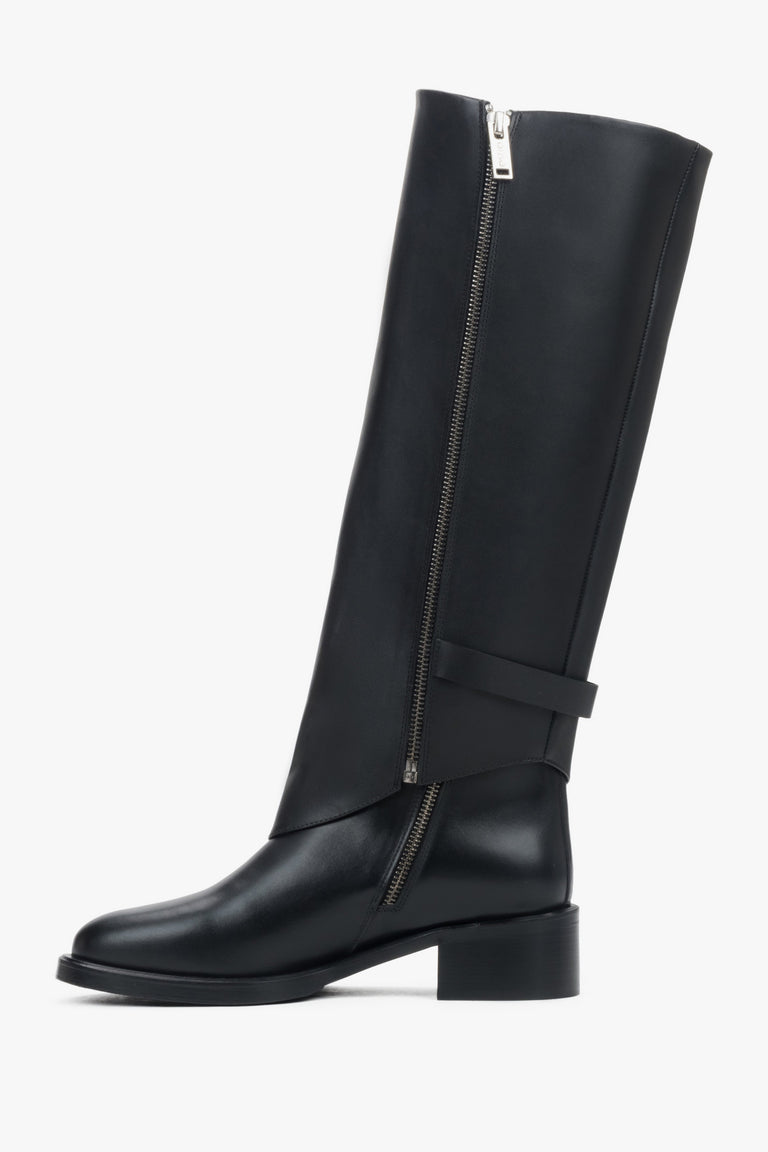 2-in-1: black ankle and knee-high boots Estro in genuine leather with decorative buckle.