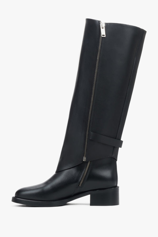 2-in-1: black ankle and knee-high boots Estro in genuine leather with decorative buckle.