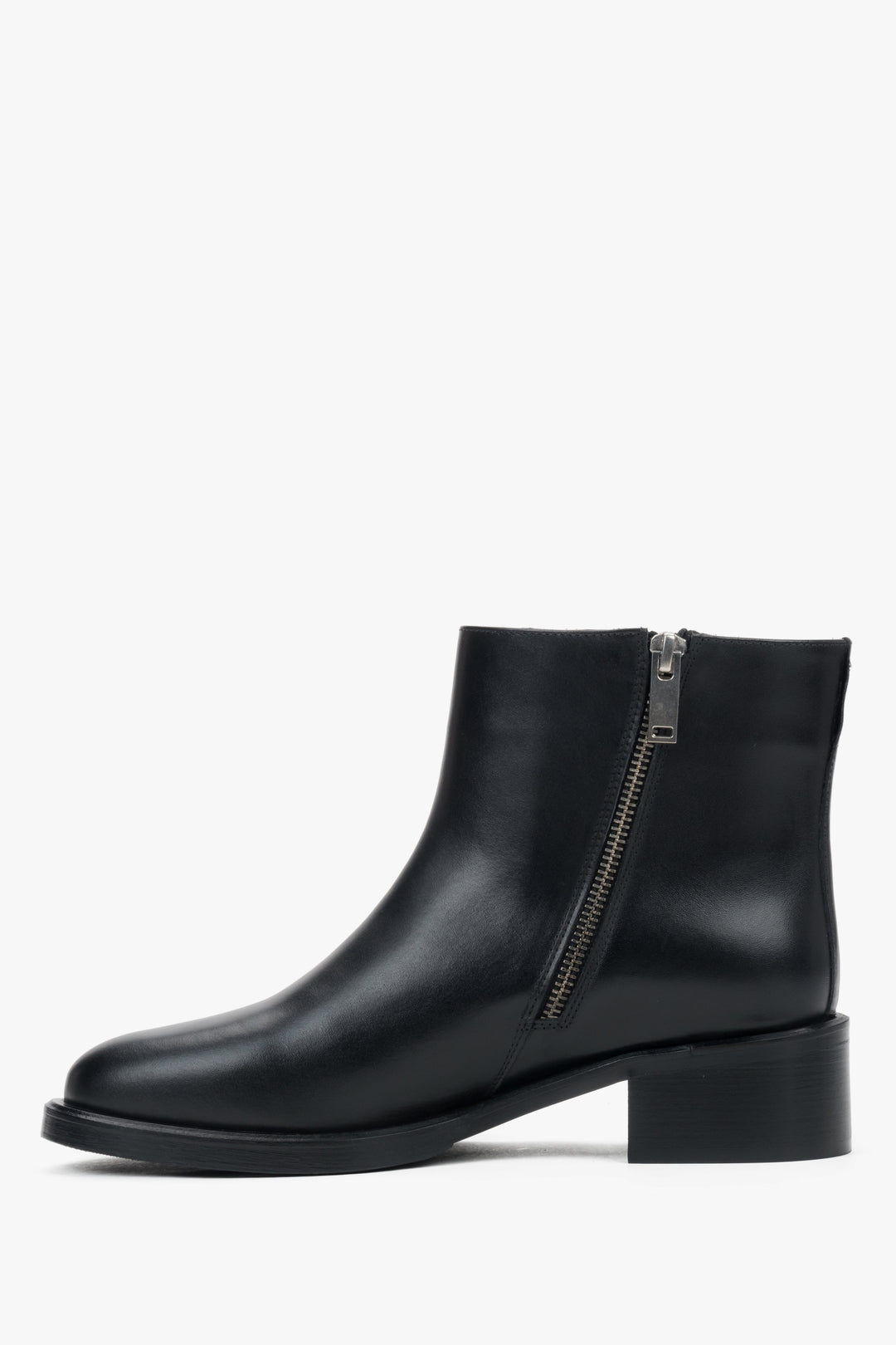 Black leather 2-in-1 ankle and knee-high boots with decorative buckle Estro.
