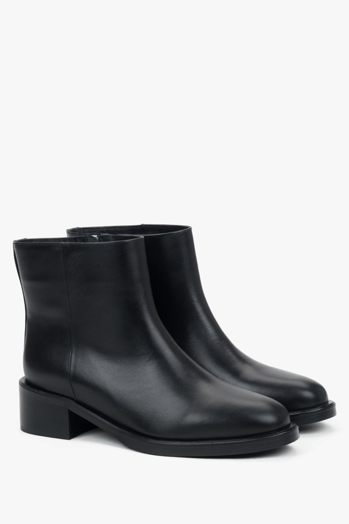 2-in-1 ankle and knee-high boots in genuine leather, black, with decorative buckle, Estro.
