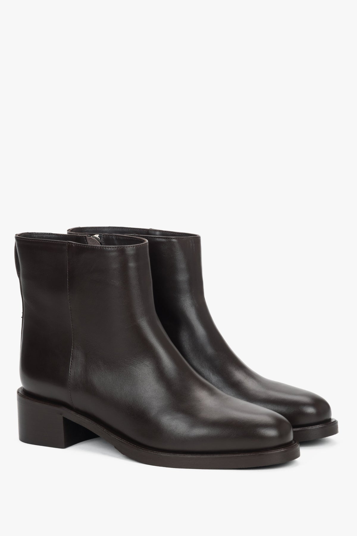 Estro: dark brown leather 2-in-1 ankle and knee-high boots with decorative buckle.
