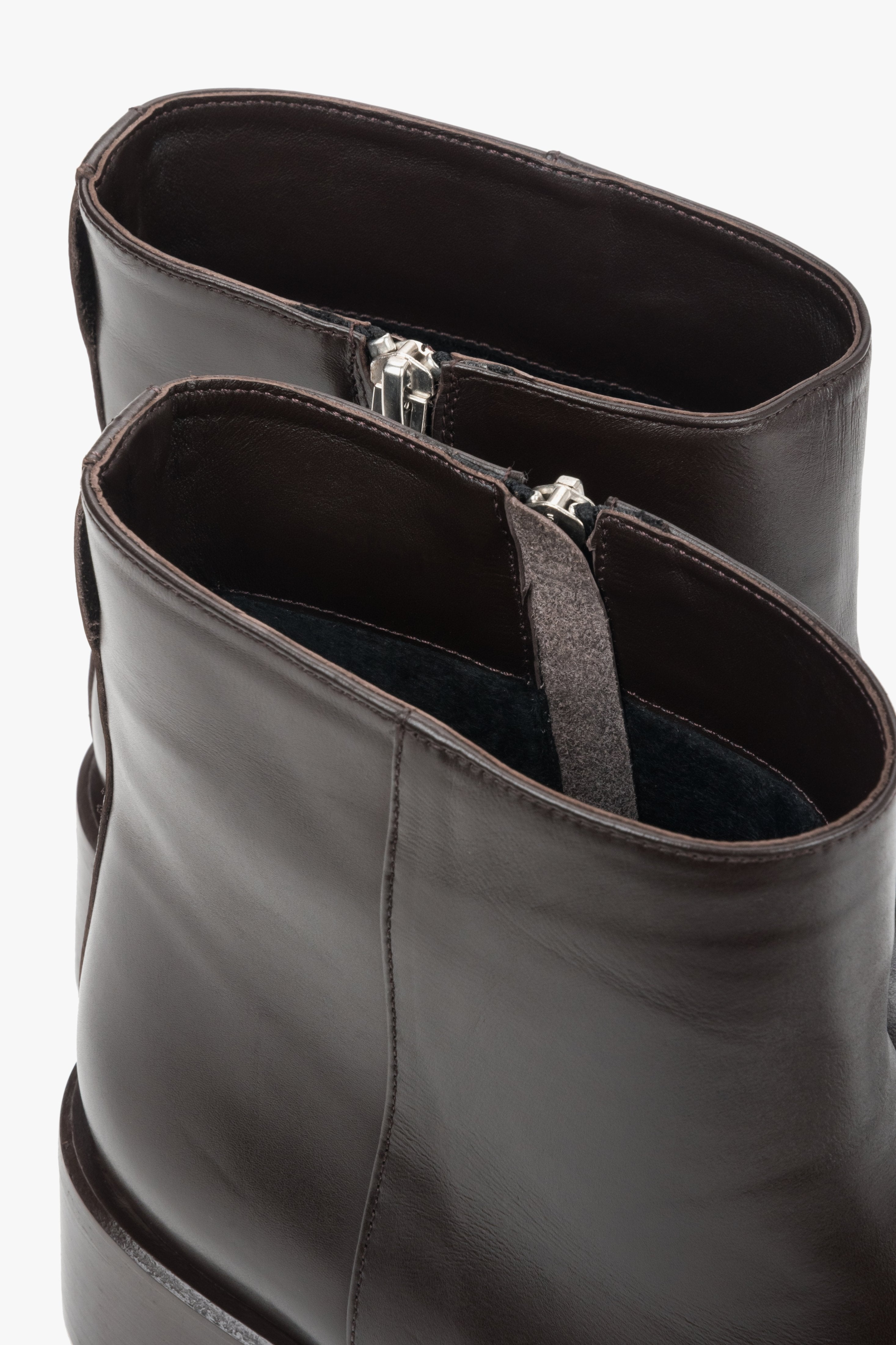 In genuine leather and with decorative buckle: dark brown 2-in-1 ankle and knee-high boots Estro.