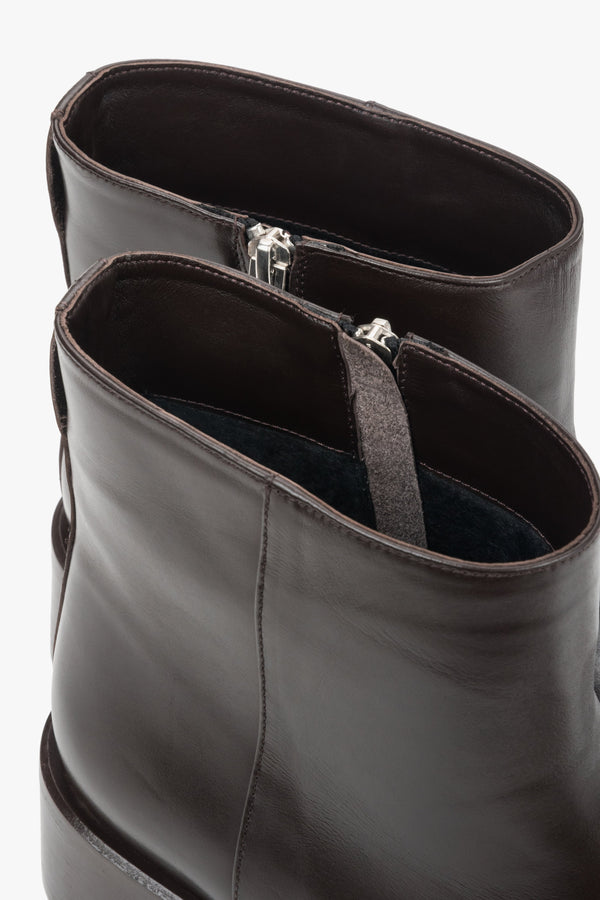 In genuine leather and with decorative buckle: dark brown 2-in-1 ankle and knee-high boots Estro.