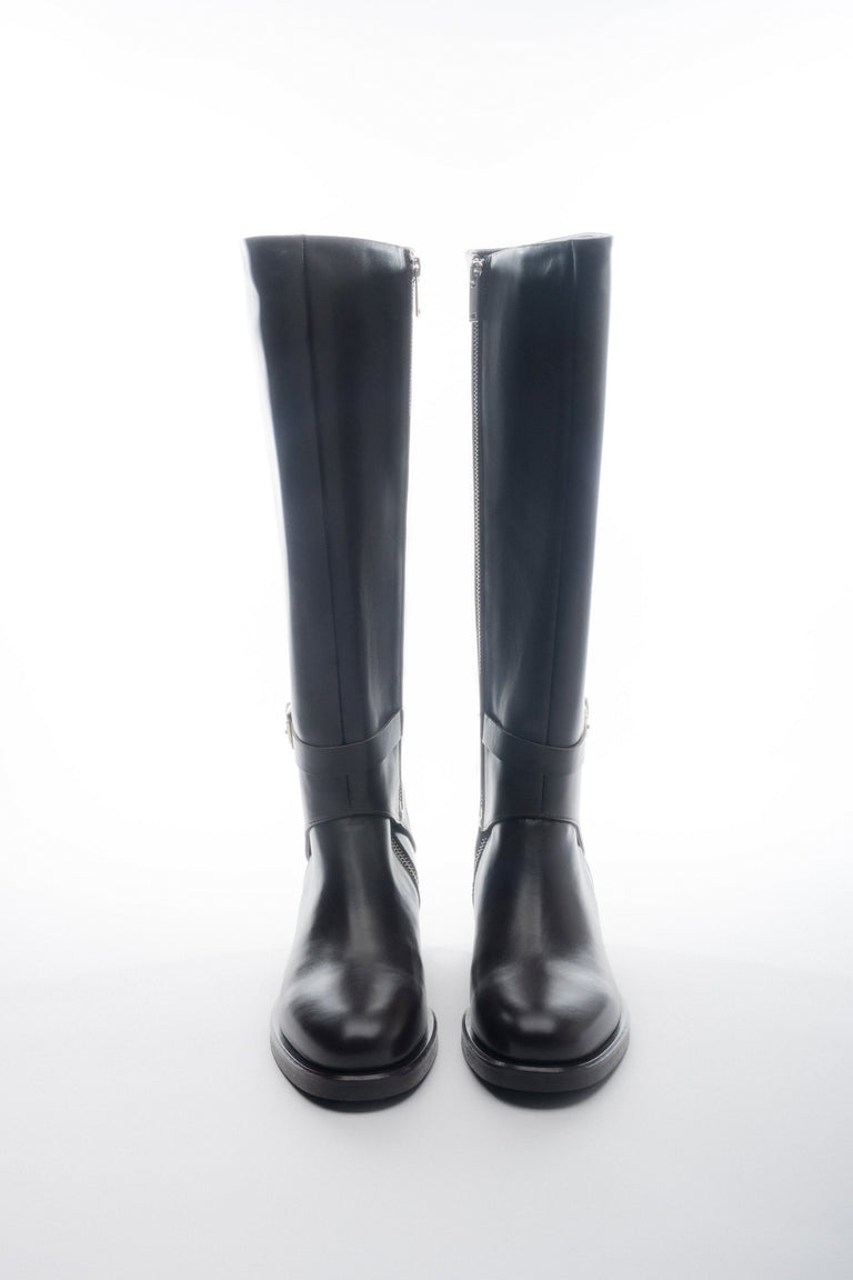 2-in-1 boots by Estro, dark brown, in genuine leather, with decorative buckle.