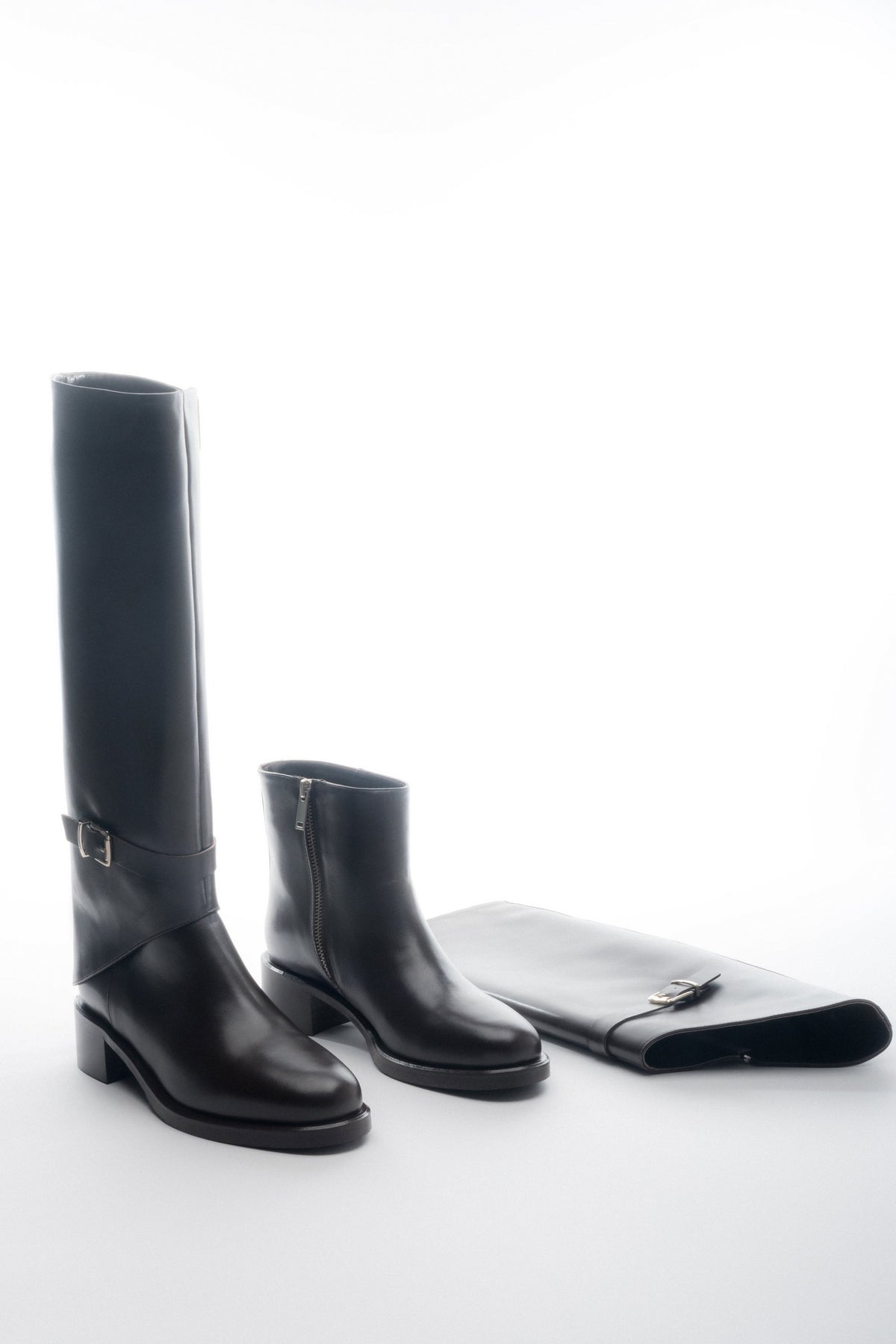 2-in-1: dark brown ankle and knee-high boots Estro in genuine leather with decorative buckle.