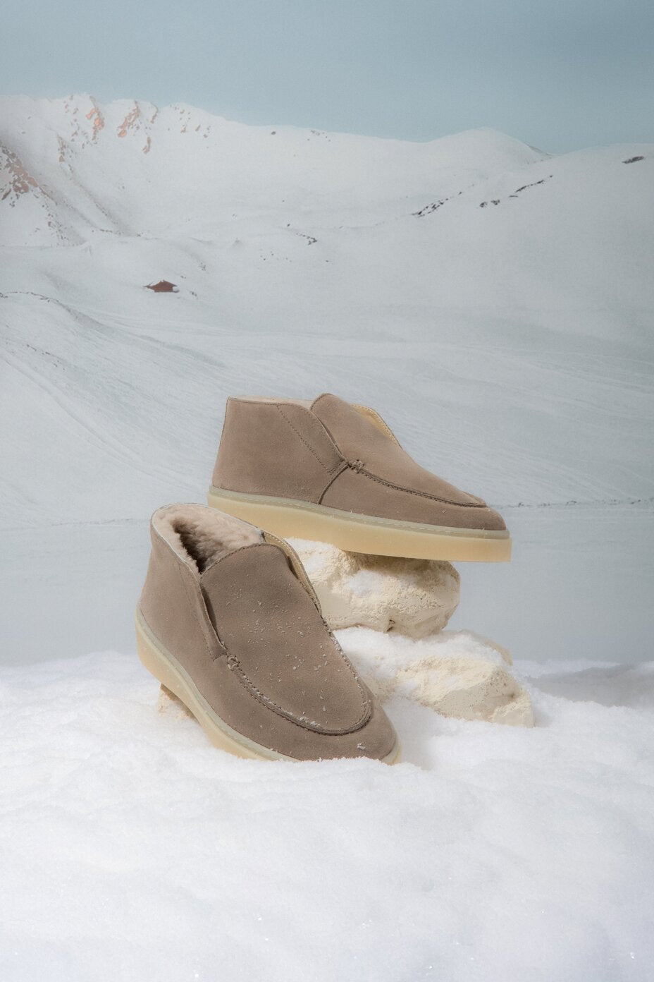 Beige women’s winter loafers made of Italian natural velour with fur Estro ER00118209.