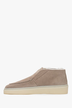 Beige women’s winter loafers with fur, made of Italian natural velour, Estro ER00118209.