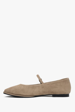 Ballet flats made of natural velour in a classic beige color.