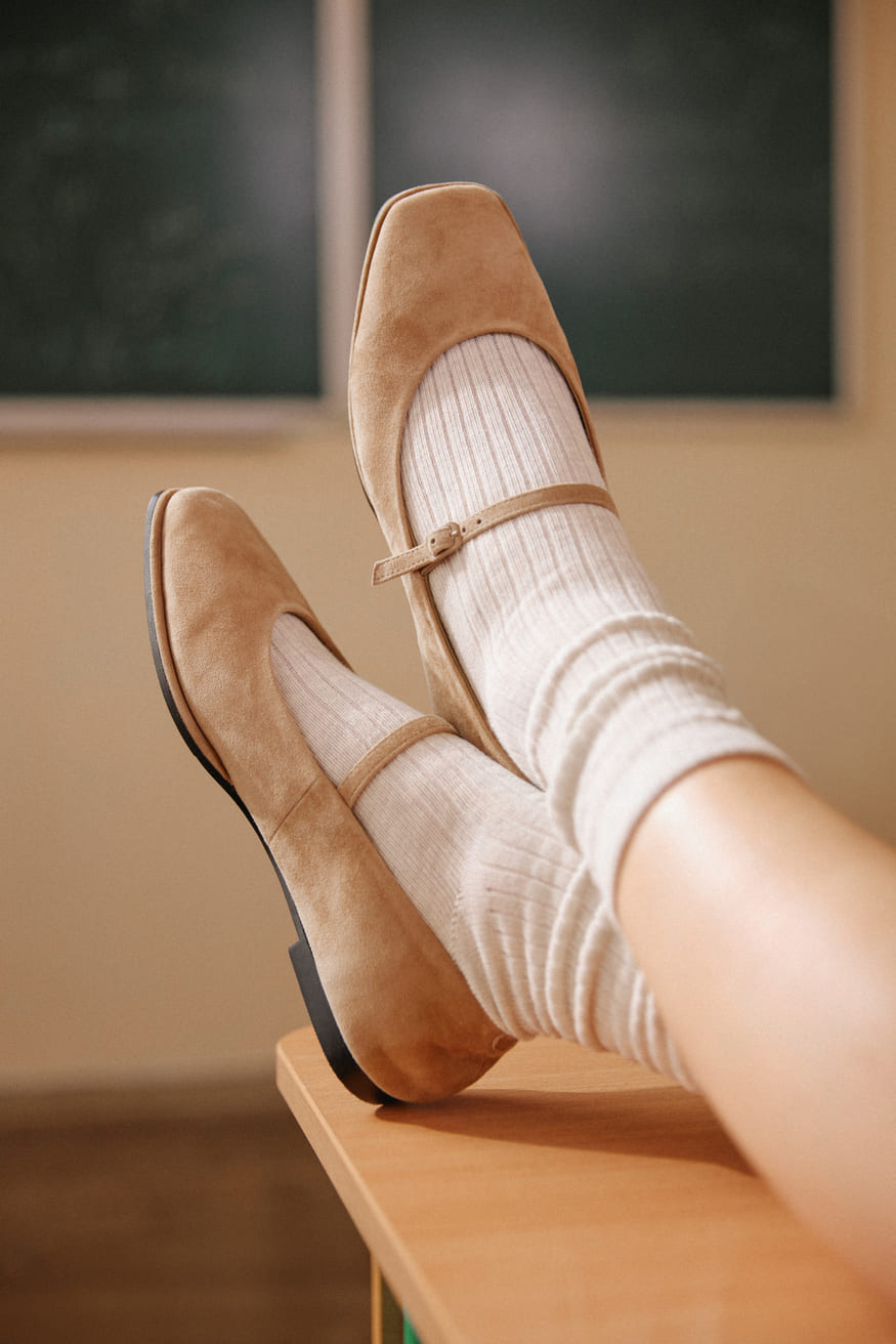 Women's Beige Ballet Flats with Buckle made of Soft Velour Estro.