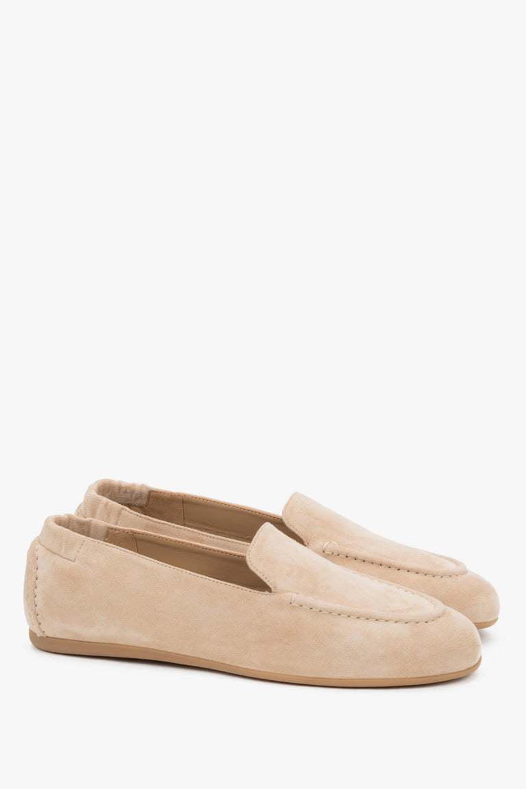 Estro women's beige barefoot-style moccasins made of soft natural velour.