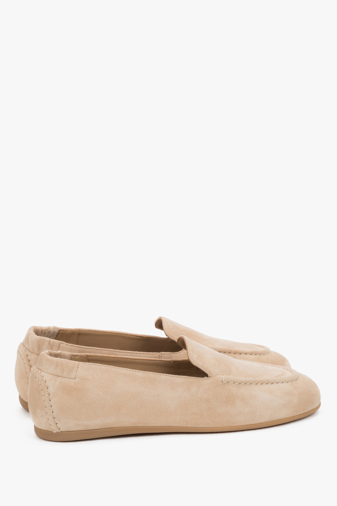 Flexible Estro women's barefoot-style moccasins made of beige natural suede.
